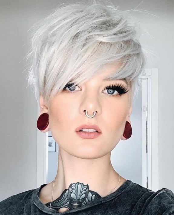 Sleek Bob With Striking Gray Streak Sleek Bob With Striking Gray Streak — Winter Hairstyles for Gray Hair