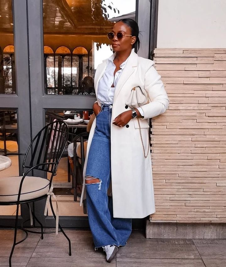 Ripped Wide-Leg Jeans with a White Coat and Sneakers — Winter Outfits with Jeans