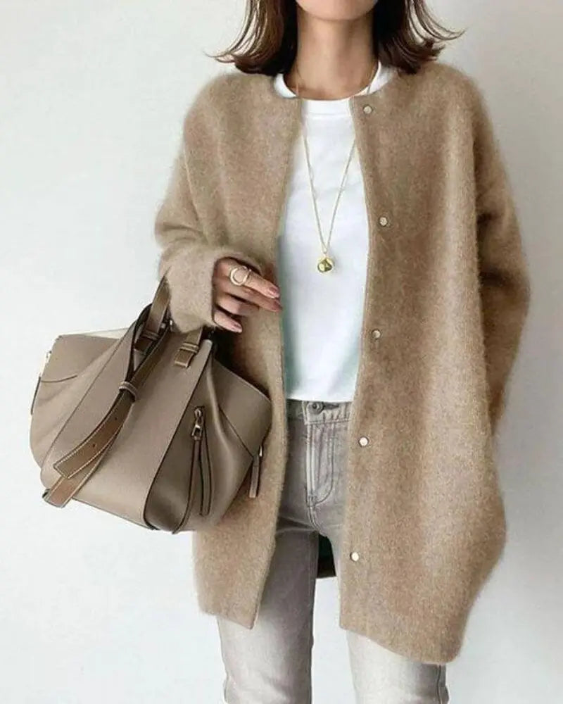 Cozy Chic: Fluffy Beige Cardigan with Denim — Cardigan Outfits