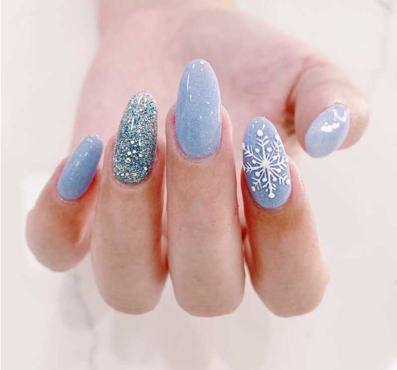 Icy Blue Snowflake Glitter Oval Nails Icy Blue Snowflake Glitter Oval Nails — Winter Nail Art