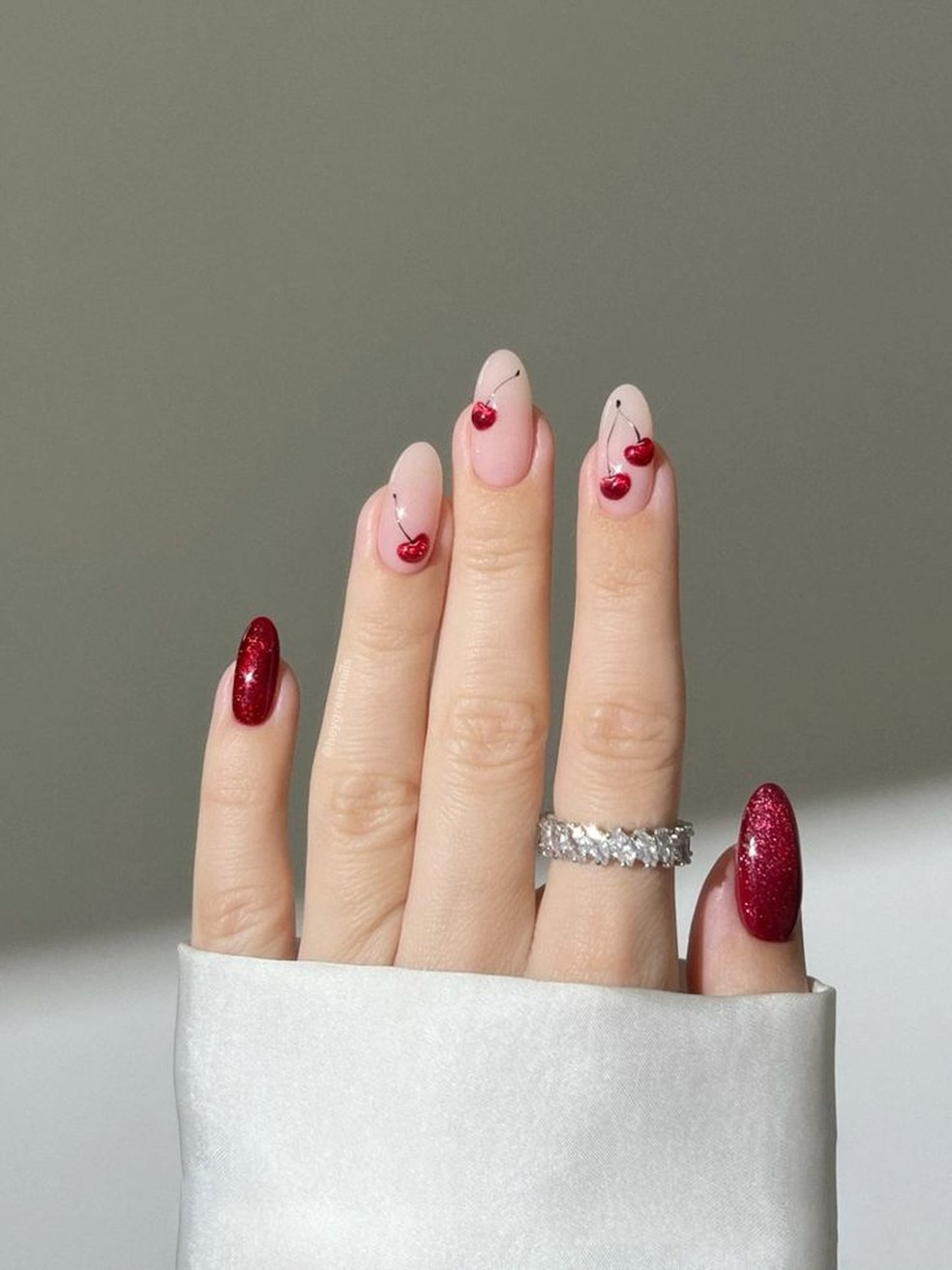 Shimmer Glossy Visual Idea Shimmer Glossy Visual Idea — Cherry Red Nails