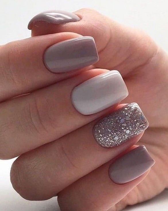 Muted Grey Mix with Glitter Accent Muted Grey Mix with Glitter Accent — Short Winter Square Nails