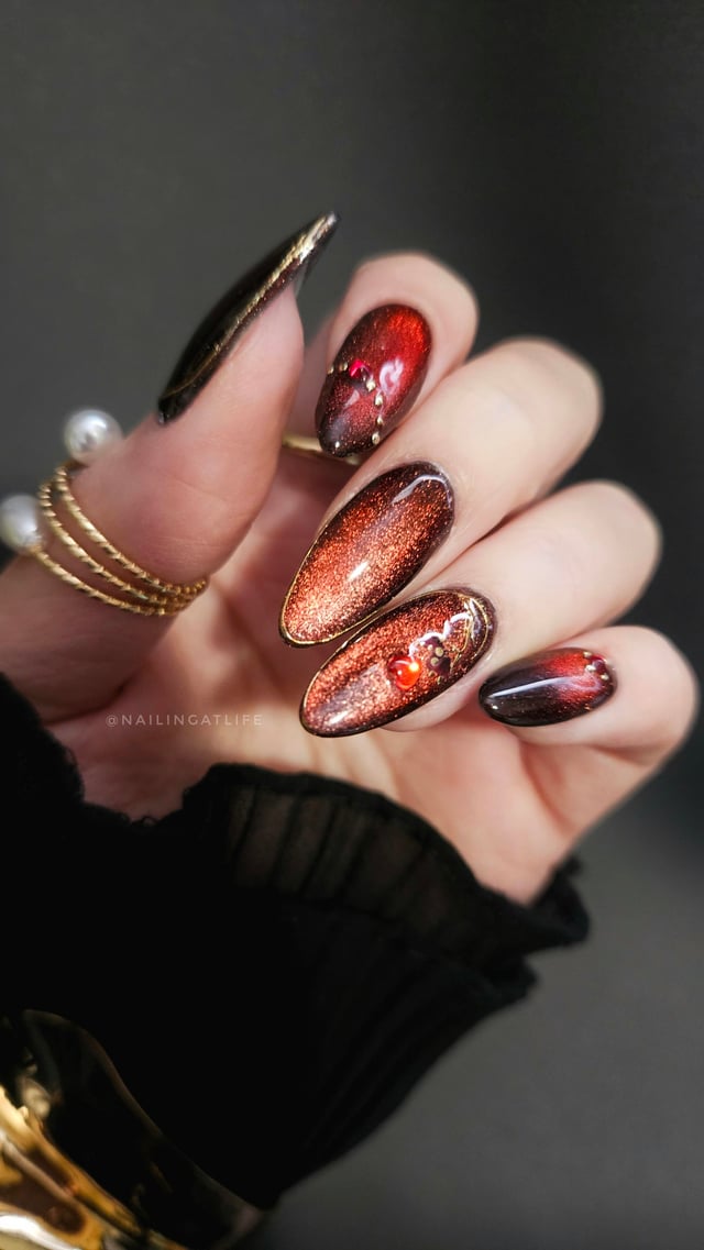 Winter Deep Red Cat Eye with Hearts — Winter Cat Eye Nails