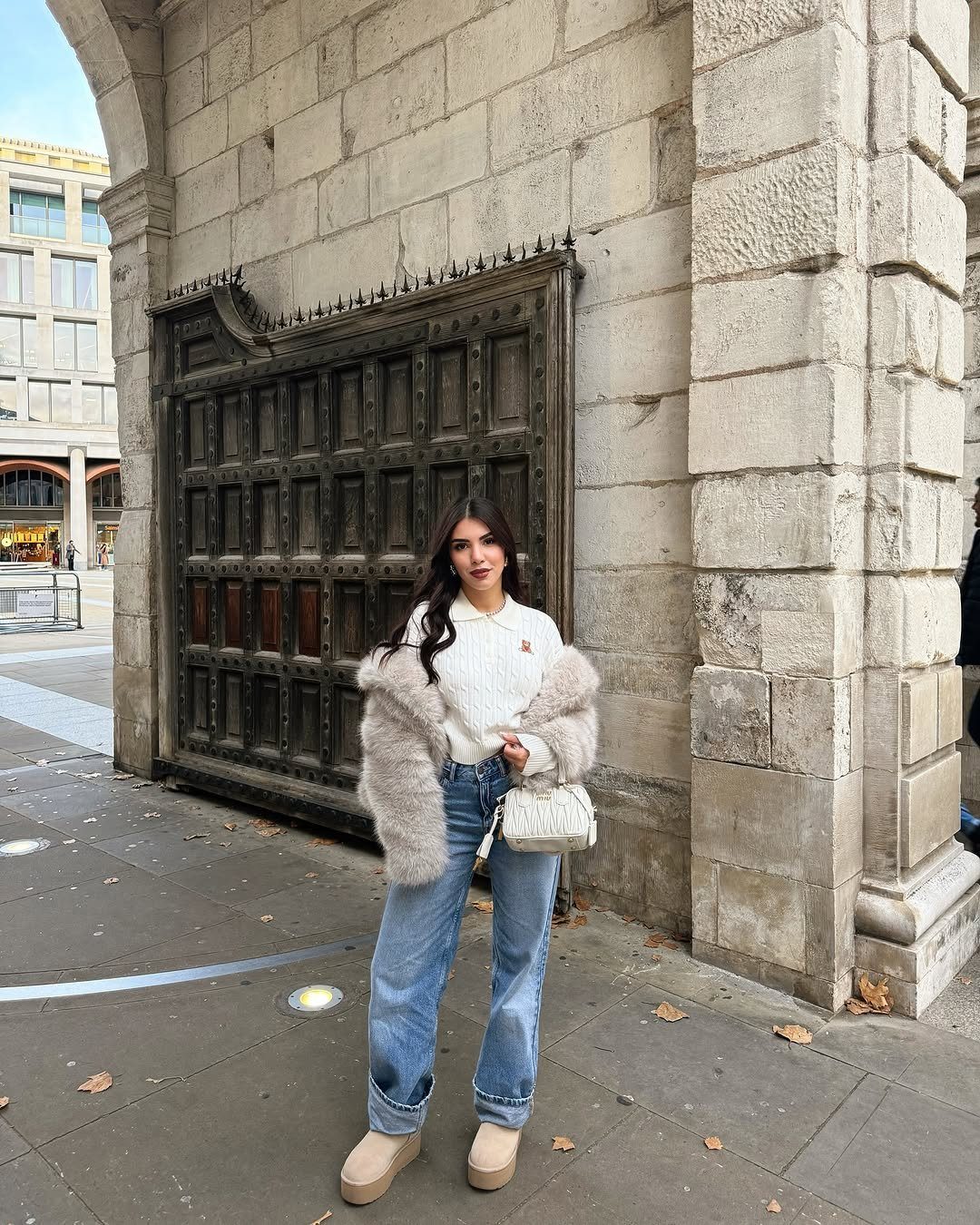 Monochromatic Brown Ensemble for City Exploration — Italy Winter Outfits