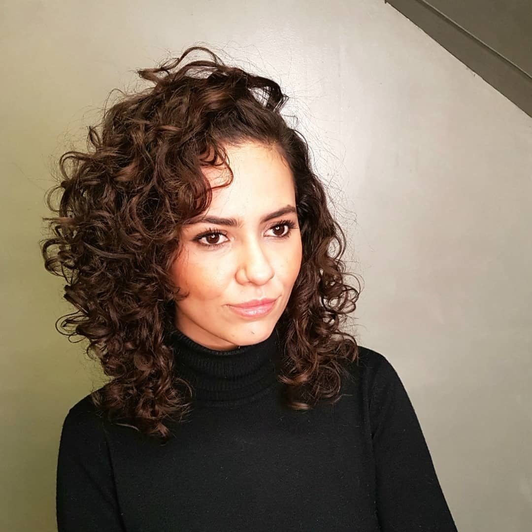 Collarbone Layers With Natural Curls Collarbone Layers With Natural Curls — Winter Haircuts for Heart Shaped Faces