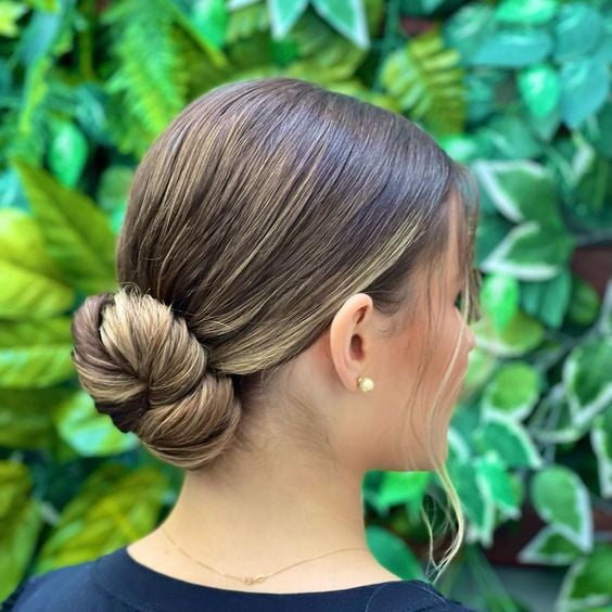 Smooth Shoulder-Length Low Bun — Easy Winter Hairstyles