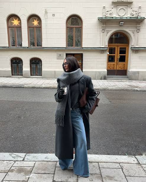 Urban Winter Look with a Long Grey Wool Coat and Wide-Leg Jeans — Fall to Winter Outfits