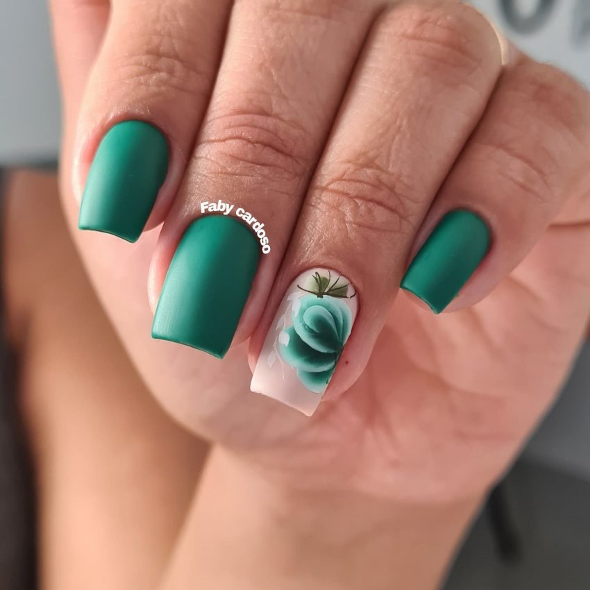 Matte Deep Green Floral Short Square Nails Matte Deep Green Floral Short Square Nails — Winter Green Nails