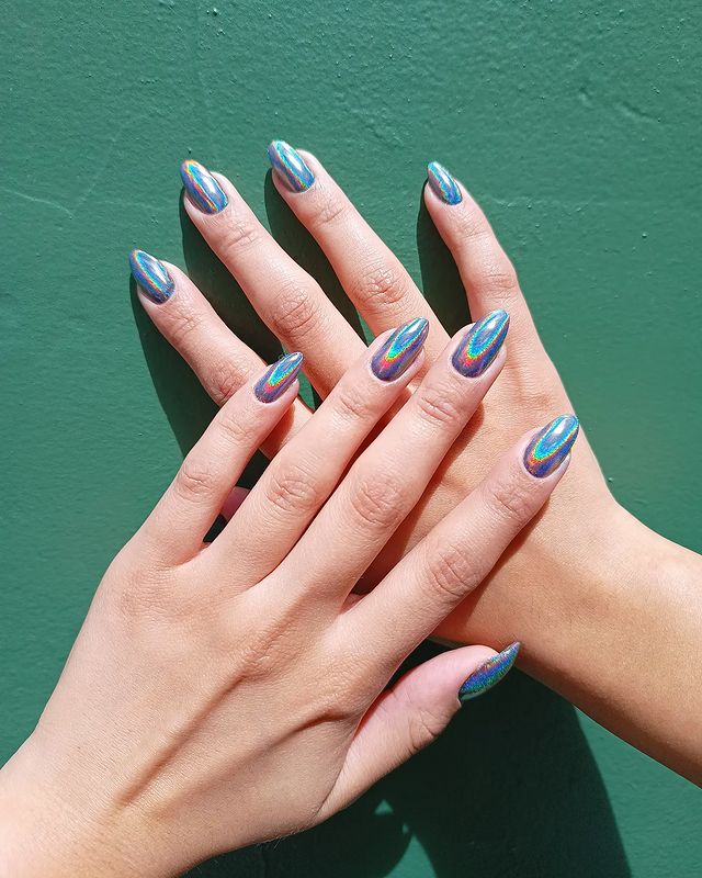 Rainbow Holographic Chrome Oval Nails Rainbow Holographic Chrome Oval Nails — Winter Chrome Nails
