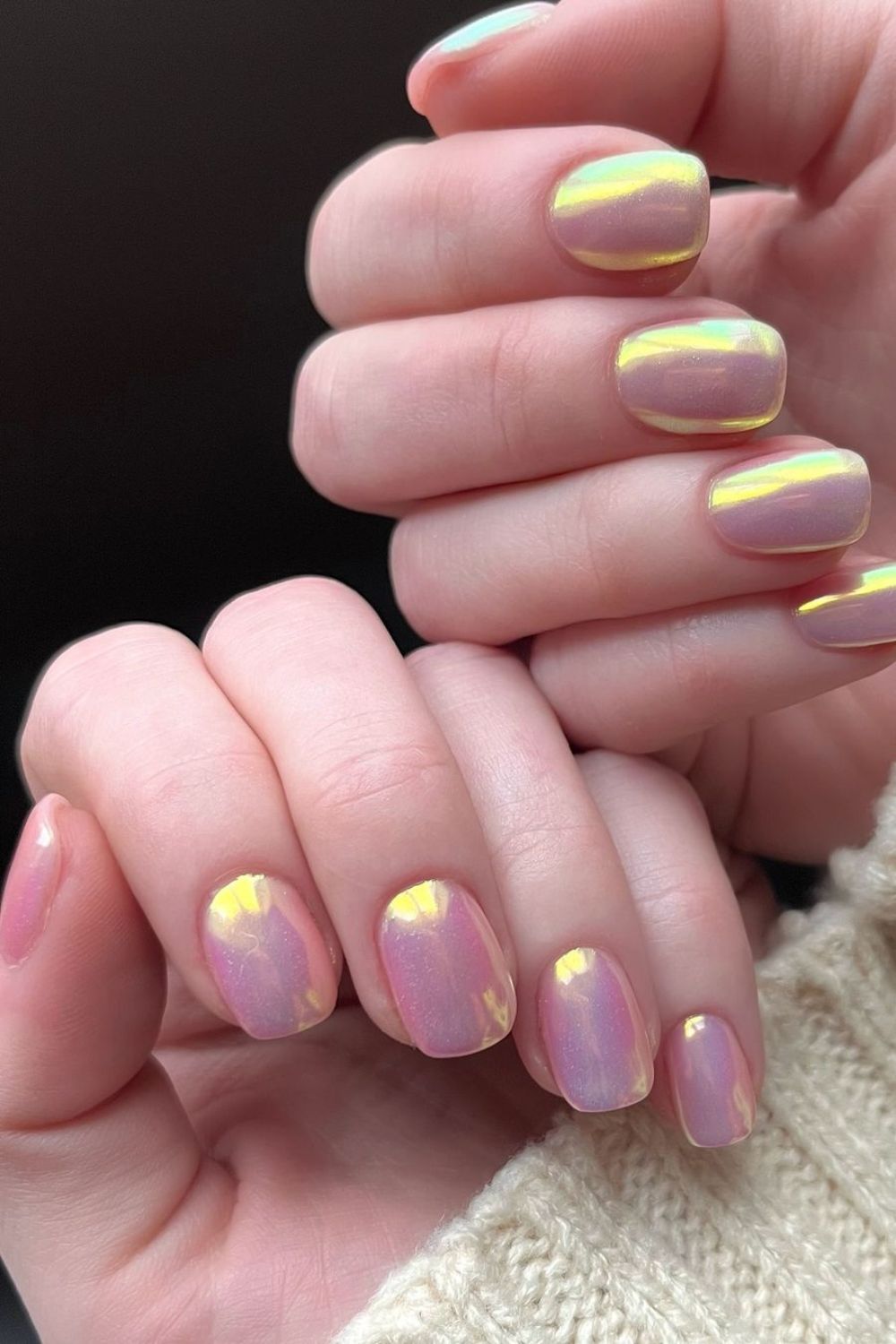 Iridescent Chrome Shift Short Oval Nails Iridescent Chrome Shift Short Oval Nails — Short Winter Nails