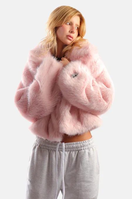 Streetwear Statement: Pink Faux Fur and Sweatpants — February Outfits