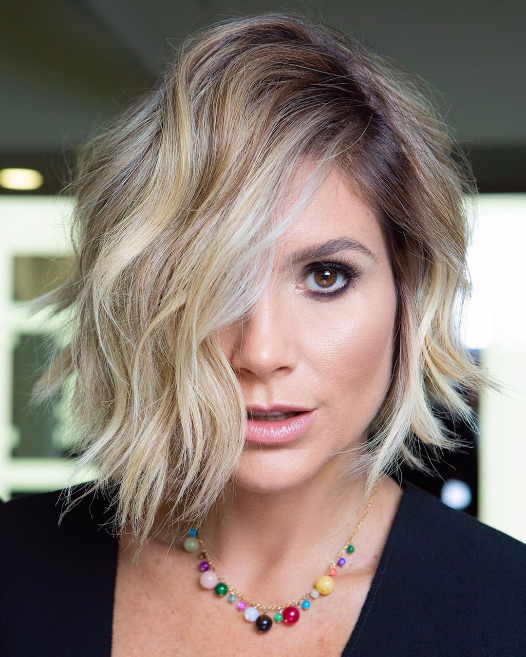 Chin Ash Blonde Highlights on a Wavy Bob — Winter Highlights