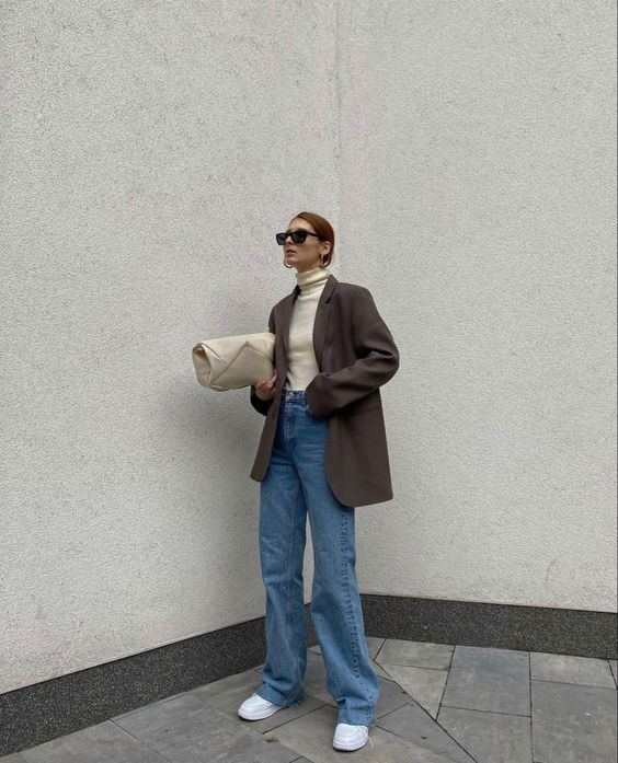 Relaxed Oversized Blazer with White Turtleneck — Early Winter Outfits