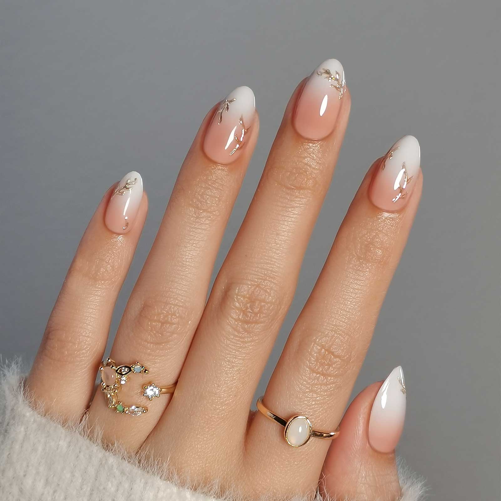 Glossy Visual Idea Glossy Visual Idea — Winter White Nails
