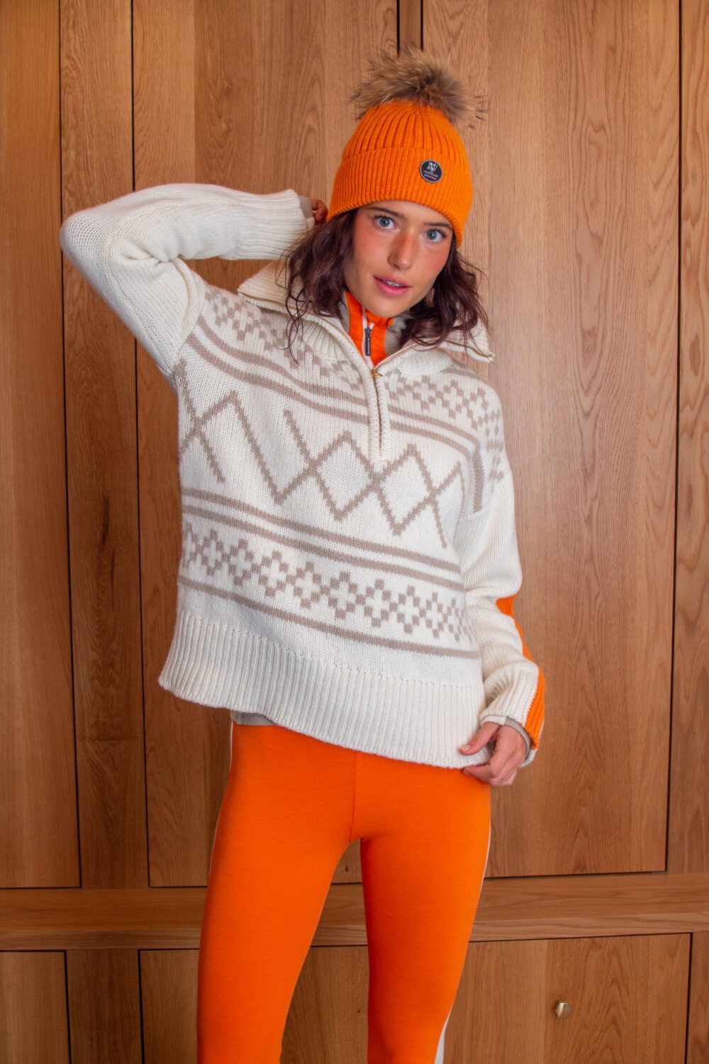 Fair Isle Sweater and Bright Orange Accents for a Playful Apres-Ski Style Fair Isle Sweater and Bright Orange Accents for a Playful Apres-Ski Style — Apres Ski Outfits