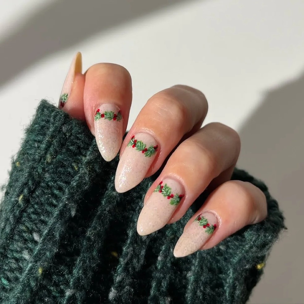 Pale Shimmer Berry Cuticle Accent Nails — Winter Wonderland Nails