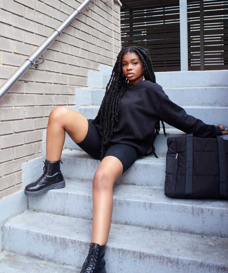 Oversized Sweatshirt and Biker Shorts with Combat Boots Oversized Sweatshirt and Biker Shorts with Combat Boots — Combat Boots Outfits