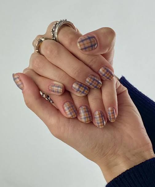 Plaid Pattern Visual Idea — Winter Gel Nails