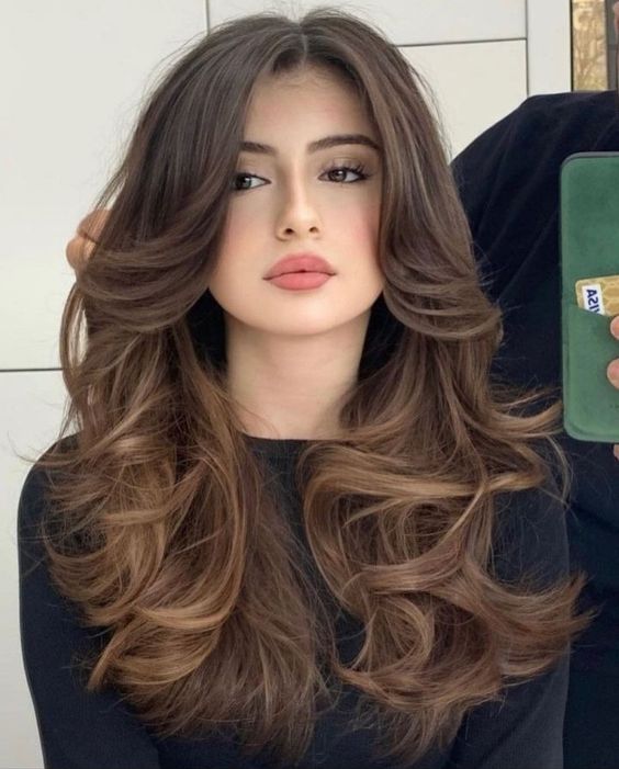 The Curly Mid-Back Shag — Winter Hairstyles for Round Faces