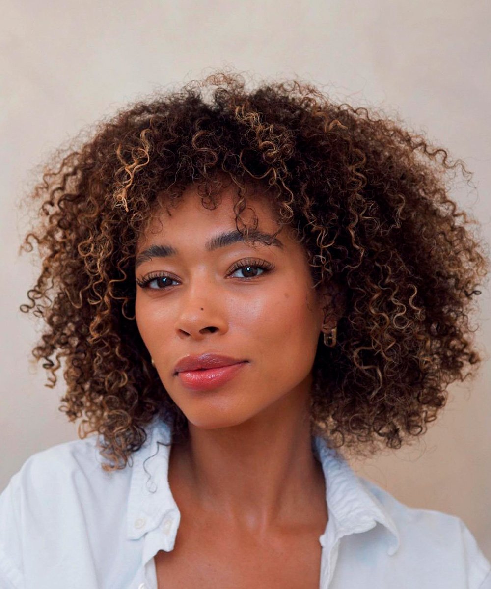 Collarbone Bob With Honey Highlights Collarbone Bob With Honey Highlights — Winter Haircuts for Black Women