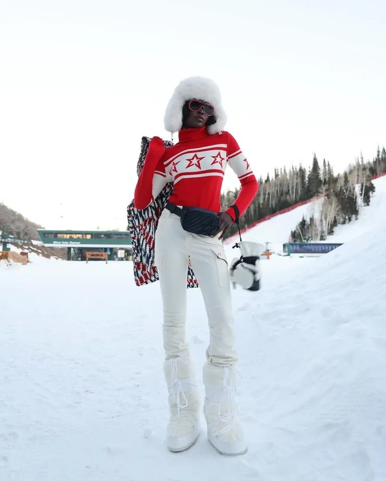 Red and White Star Print Sweater with White Ski Pants and Faux Fur Boots Red and White Star Print Sweater with White Ski Pants and Faux Fur Boots — Ski Outfits