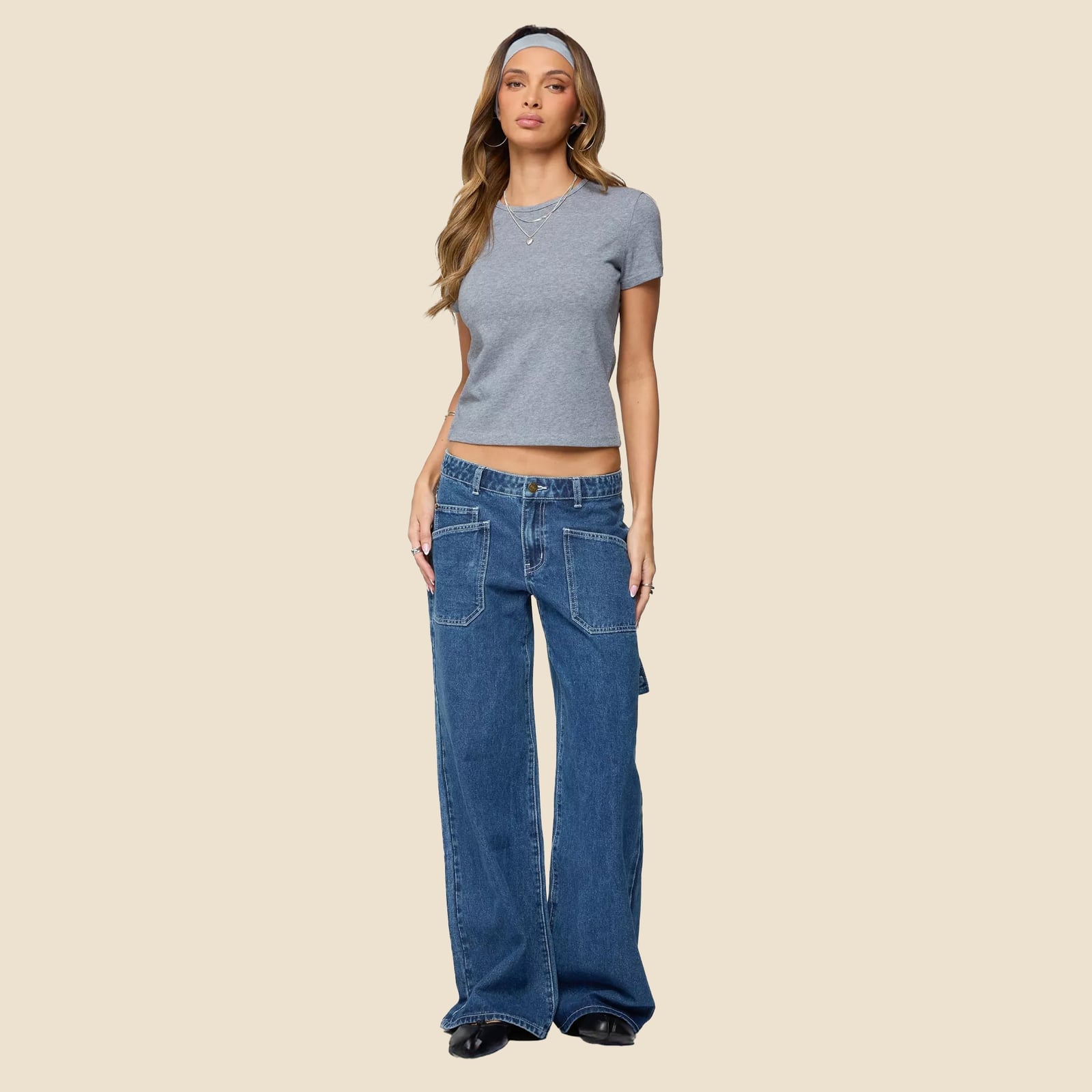 Grey T-Shirt With Wide-Leg Carpenter Jeans — 90s Party Outfit Inspiration