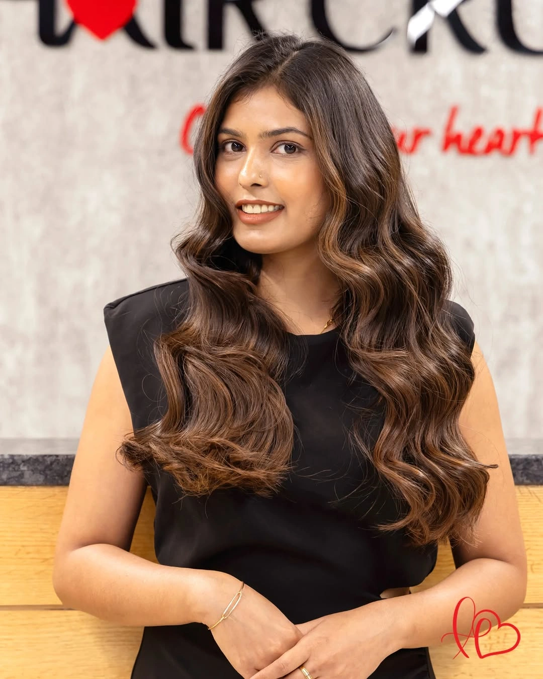 Long dark-brown hair with broad curls and warm lighter strands