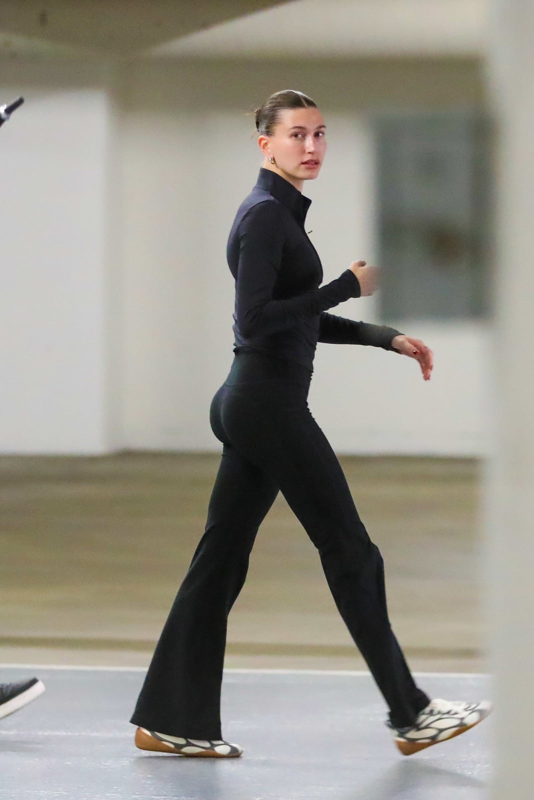 Athleisure Black Flare Leggings With Fitted Top — Aesthetic Black Flare Leggings Outfit