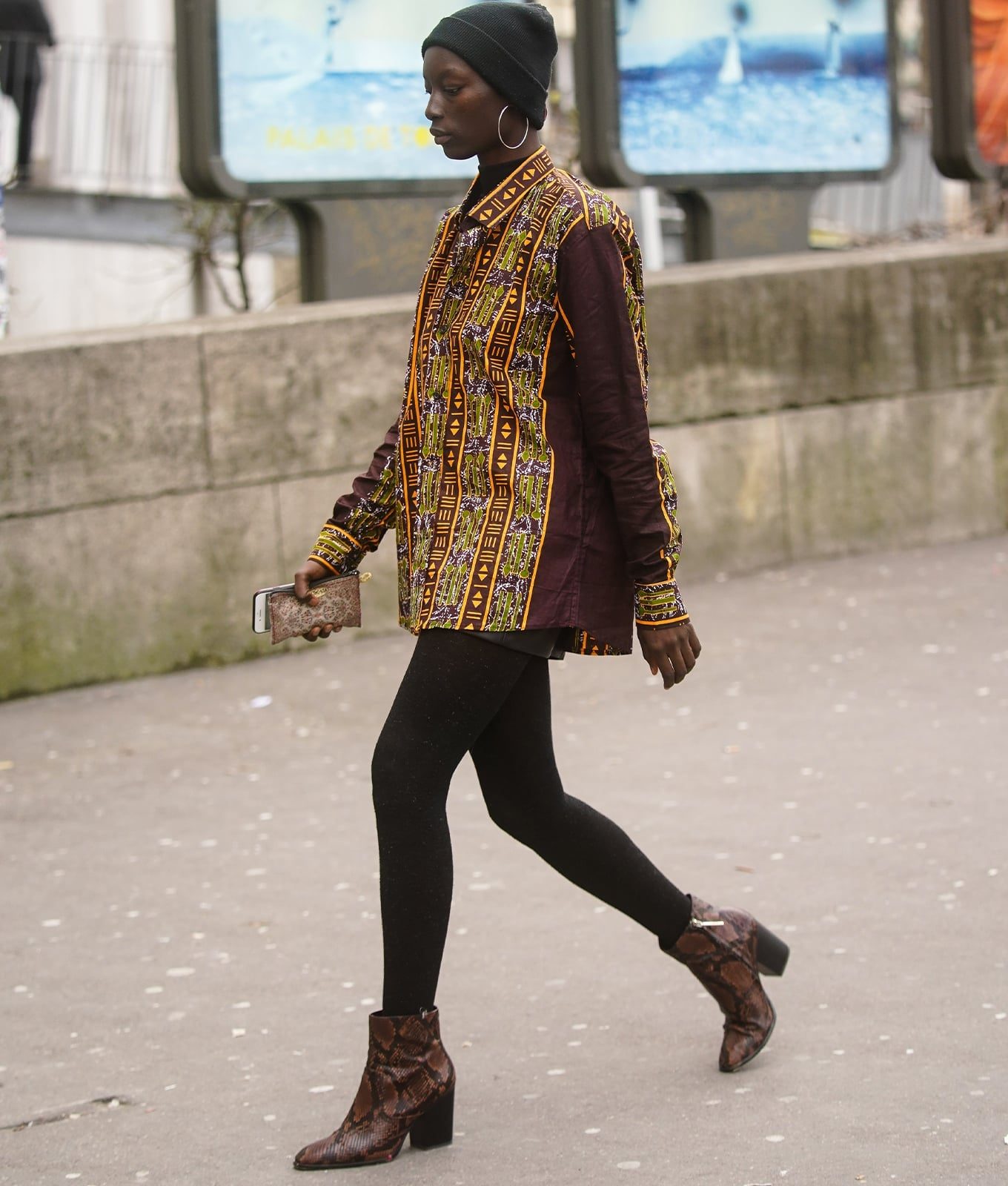 Printed Shirt Over Black Leggings for a Casual Look, Close-Up Take Printed Shirt Over Black Leggings for a Casual Look, Close-Up Take — Aesthetic Black Leggings Outfit
