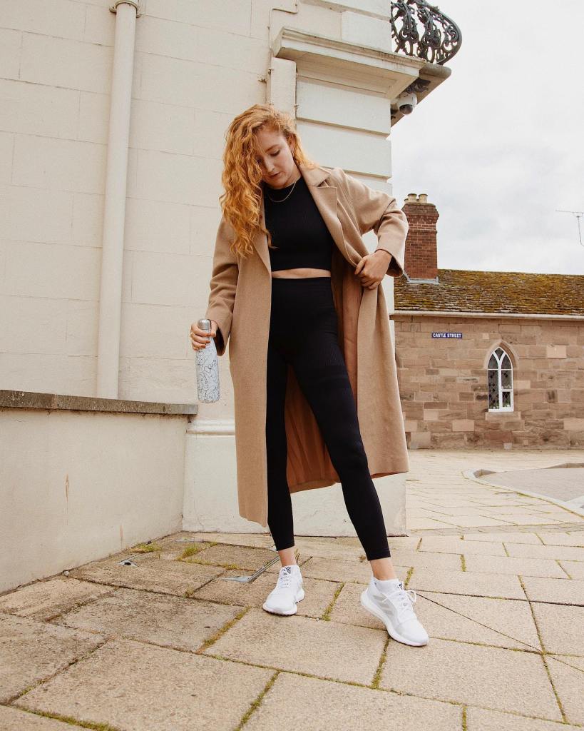 Long Beige Coat Over Black Leggings and Crop Top Long Beige Coat Over Black Leggings and Crop Top — Aesthetic Black Leggings Outfit