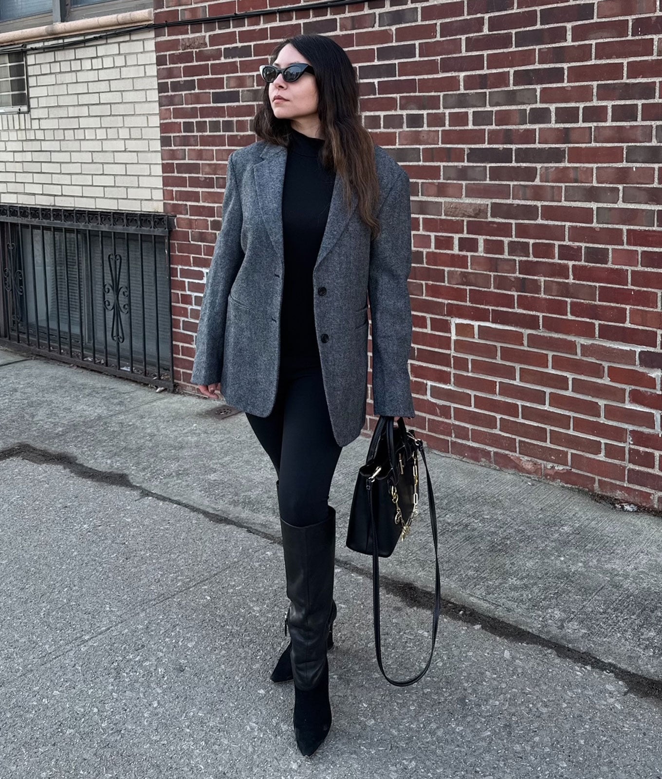 Monochromatic Black and Grey Leggings Outfit Monochromatic Black and Grey Leggings Outfit — Aesthetic Black Leggings Outfit