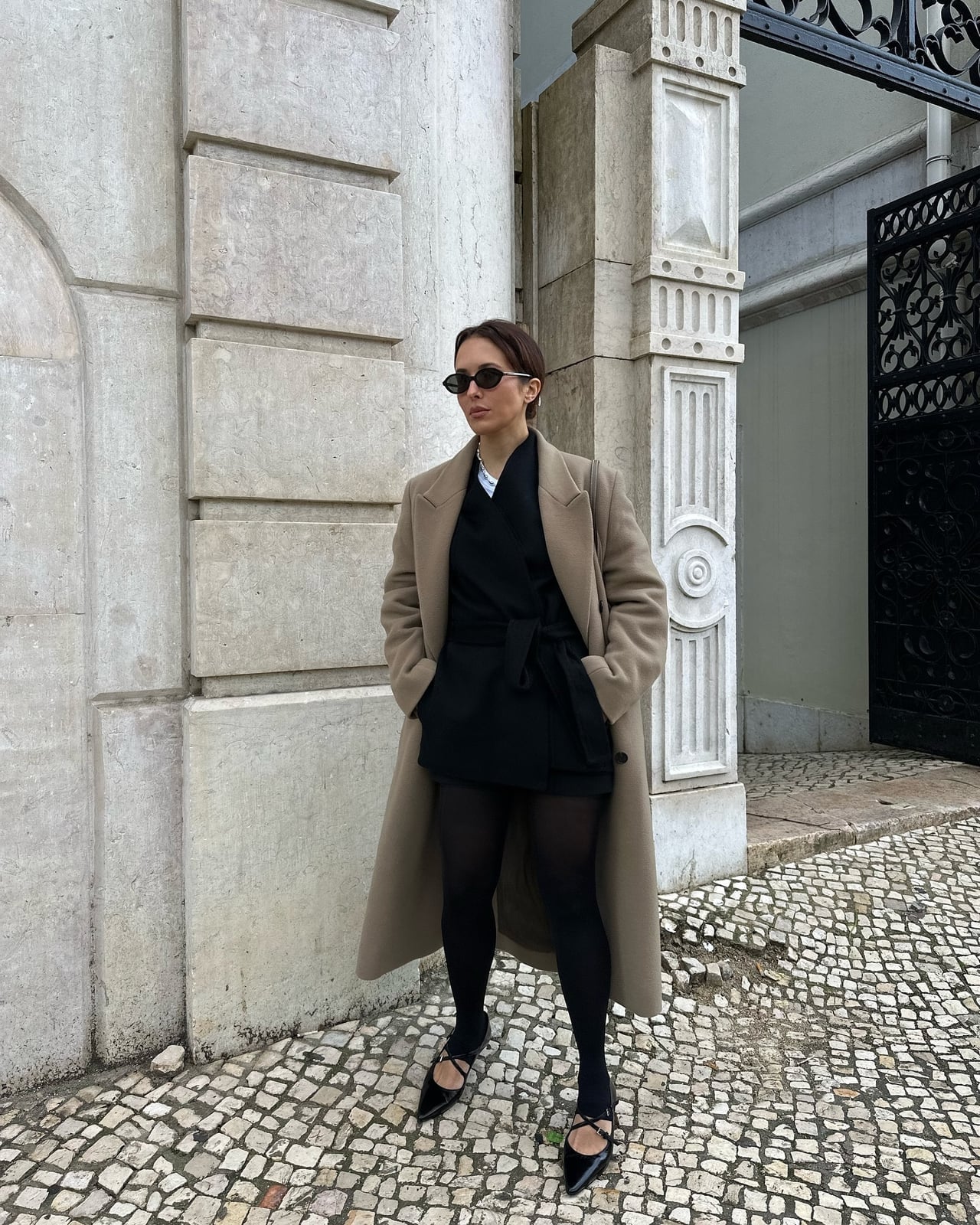 Smart Casual Black Tights Under a Belted Blazer Dress Smart Casual Black Tights Under a Belted Blazer Dress — Aesthetic Black Leggings Outfit