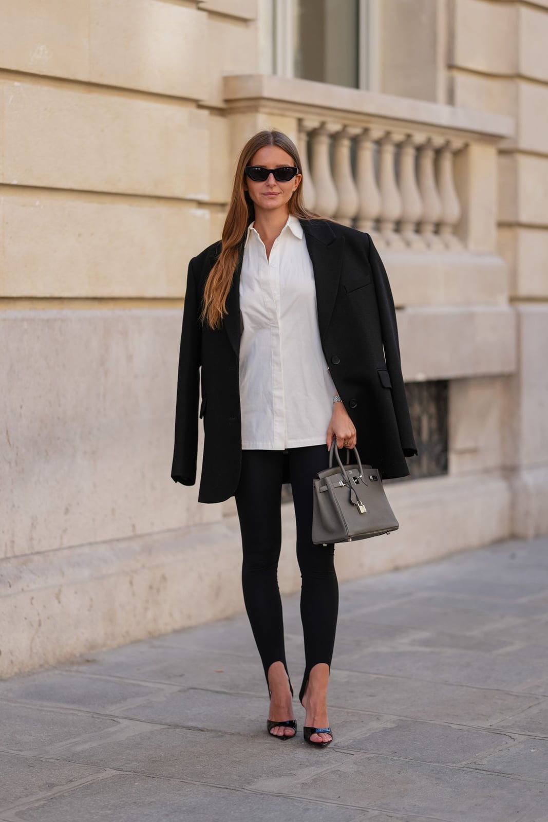 Sophisticated Black Leggings with an Oversized Blazer Sophisticated Black Leggings with an Oversized Blazer — Aesthetic Black Leggings Outfit