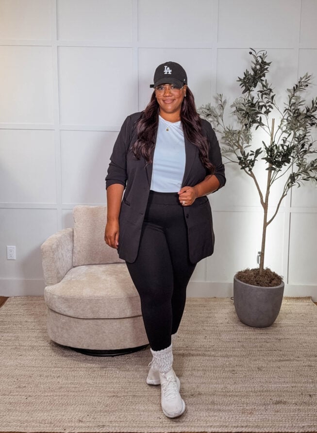 Casual Black Leggings with a Light Blue T-Shirt and Blazer Casual Black Leggings with a Light Blue T-Shirt and Blazer — Aesthetic Black Leggings Outfit