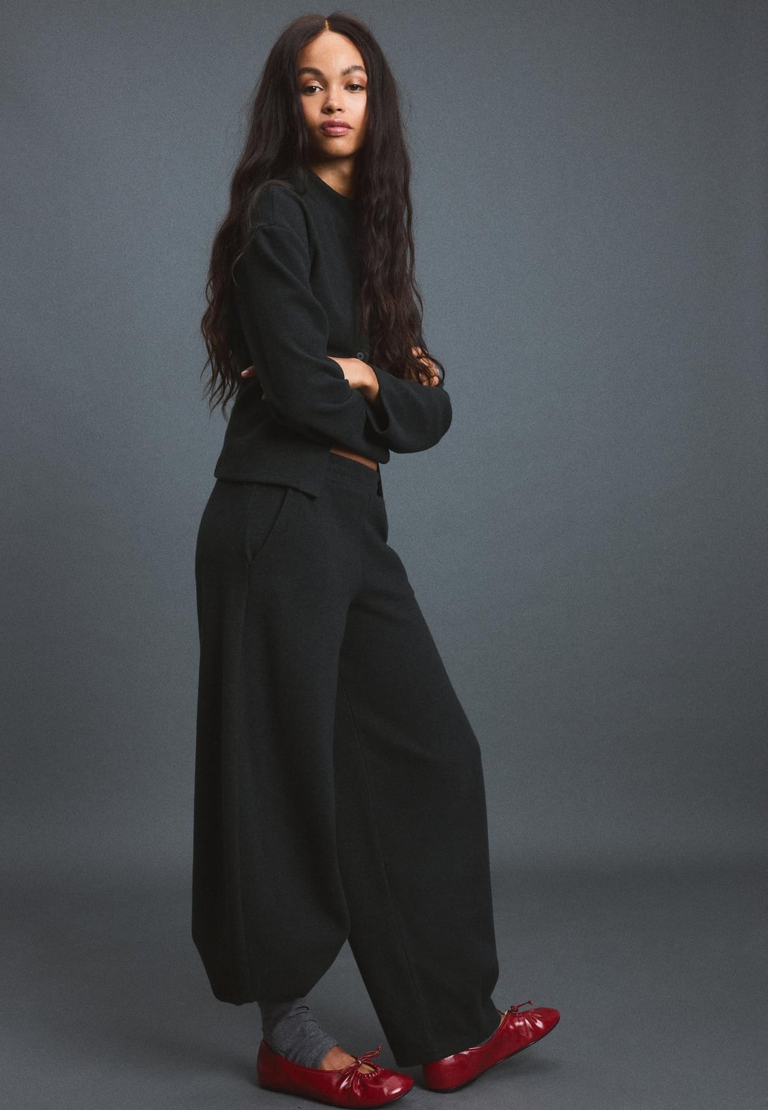 Crewneck Sweater With Wide Leg Pants And Red Flats — Aesthetic Black Sweater Outfit