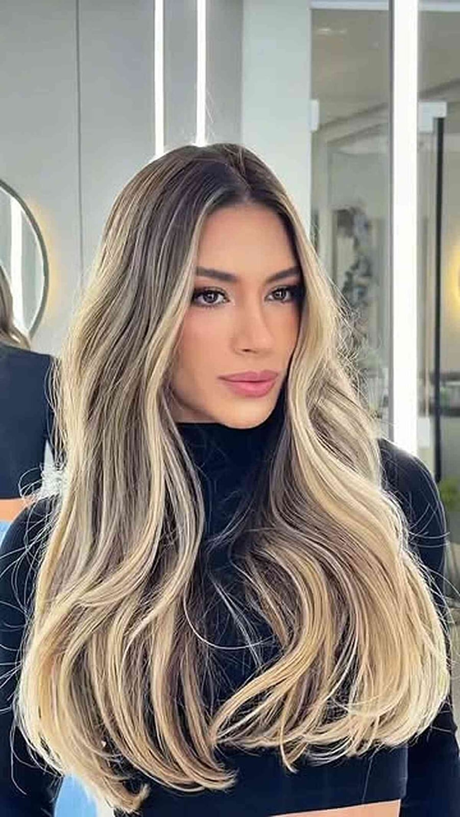 Mid-Back Beige Blonde With Natural Highlights, Wavy — Aesthetic Blonde Hair