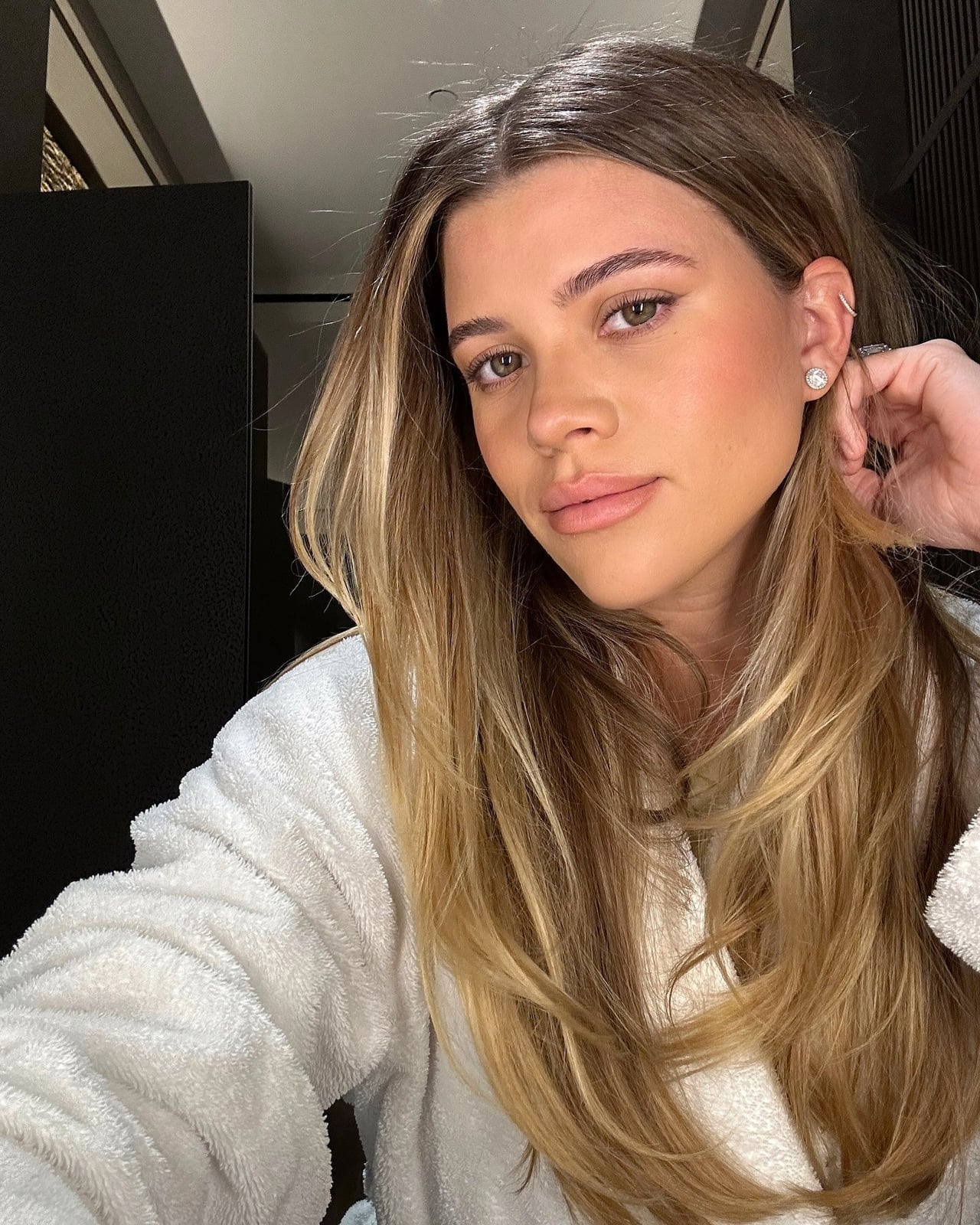 Mid-Back Honey Blonde With Balayage — Aesthetic Blonde Hair