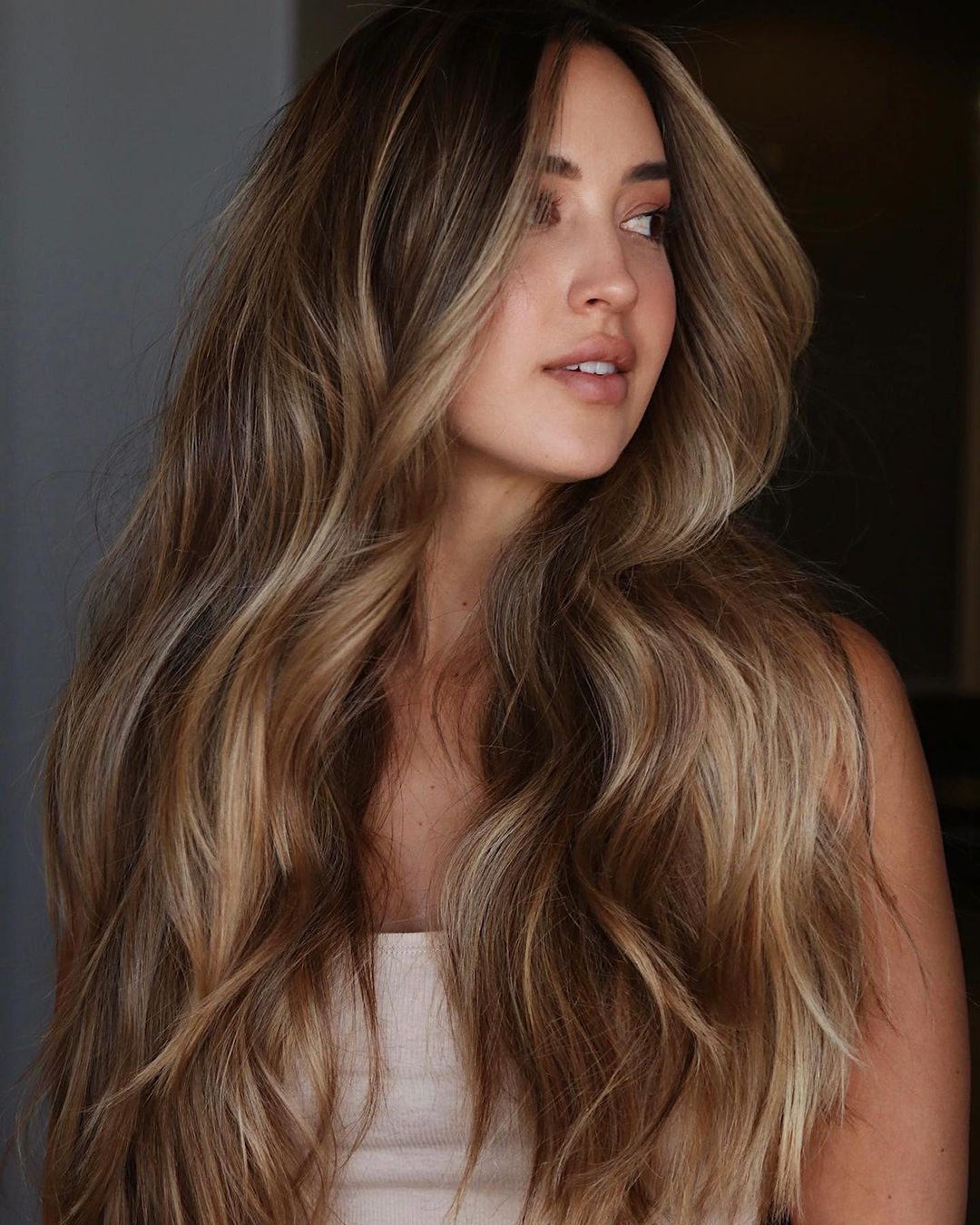 Mid-Back Dark Blonde With Voluminous Balayage, Wavy — Aesthetic Dark Blonde Hair