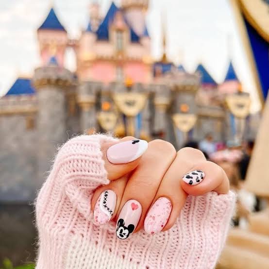 Short Square Mickey Mouse and Hearts Nails Short Square Mickey Mouse and Hearts Nails — Aesthetic Disney Nails