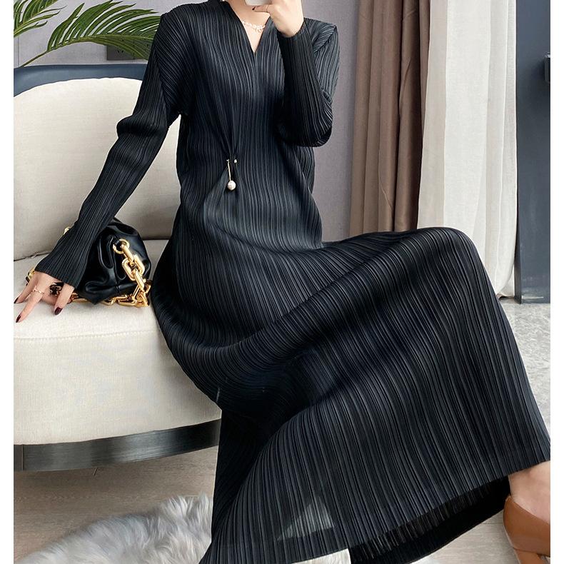 Black Pleated Midi Dress With Long Sleeves — Aesthetic Dress with Sleeves