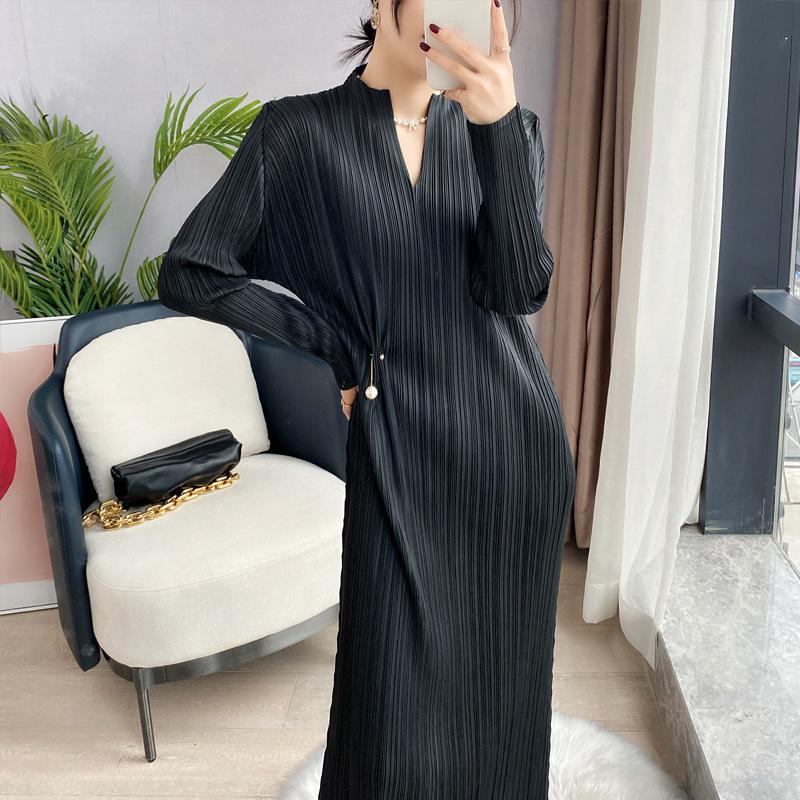 Black Pleated Knit Midi Dress, Straight — Aesthetic Dress with Sleeves