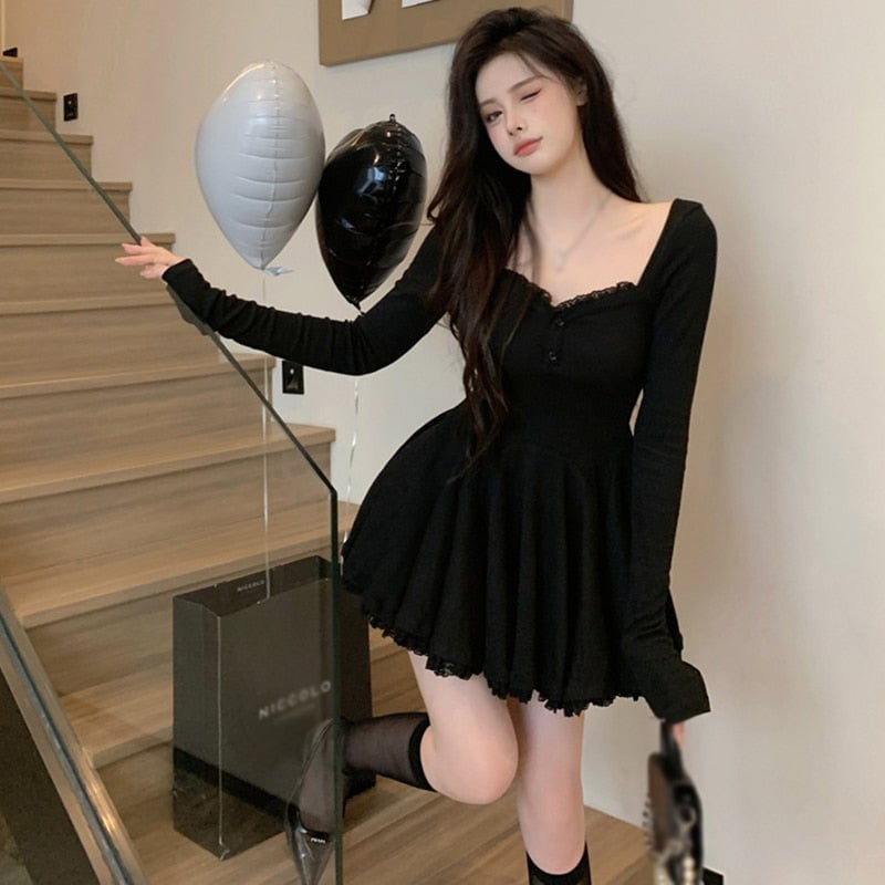 Black Long Sleeve Dress With Sweetheart Neckline — Aesthetic Dress with Sleeves