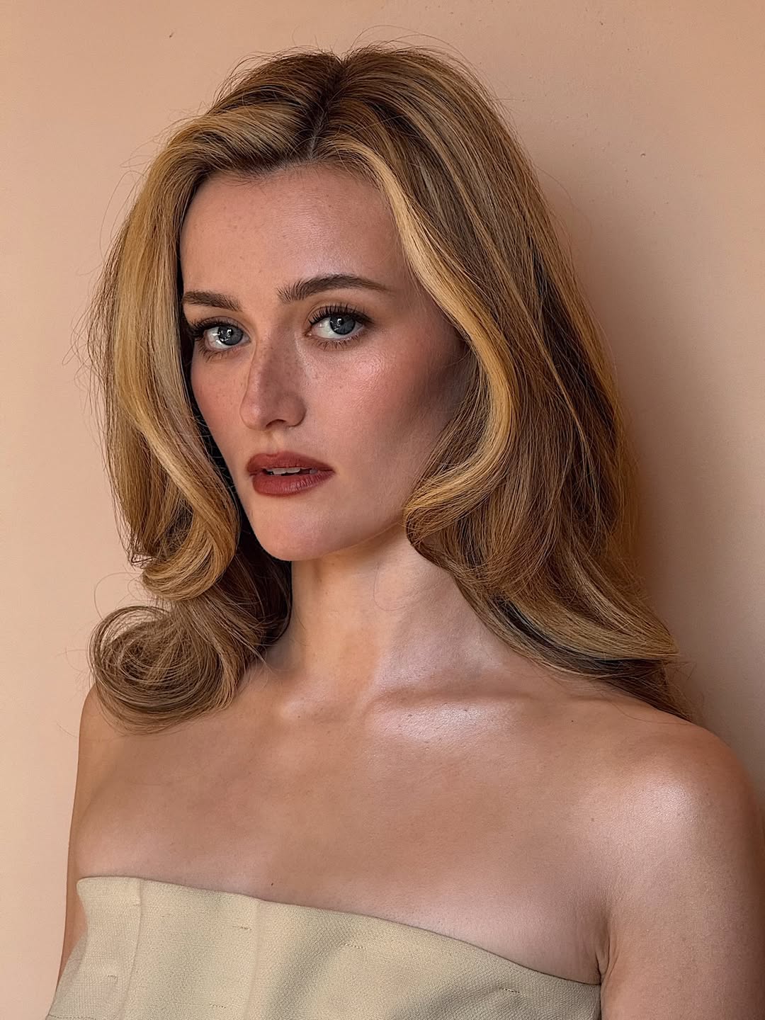 Collarbone Ash Blonde With Golden Highlights — Aesthetic Golden Blonde Hair