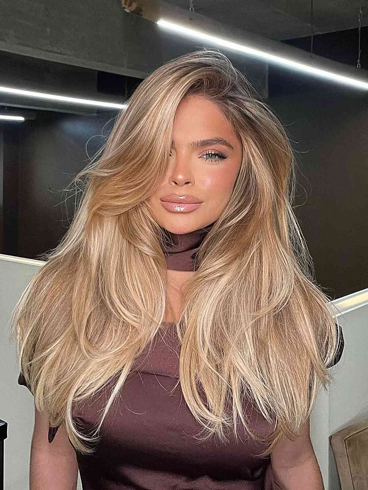 Long Wavy Beige Blonde With Root Shadow — Aesthetic Golden Blonde Hair