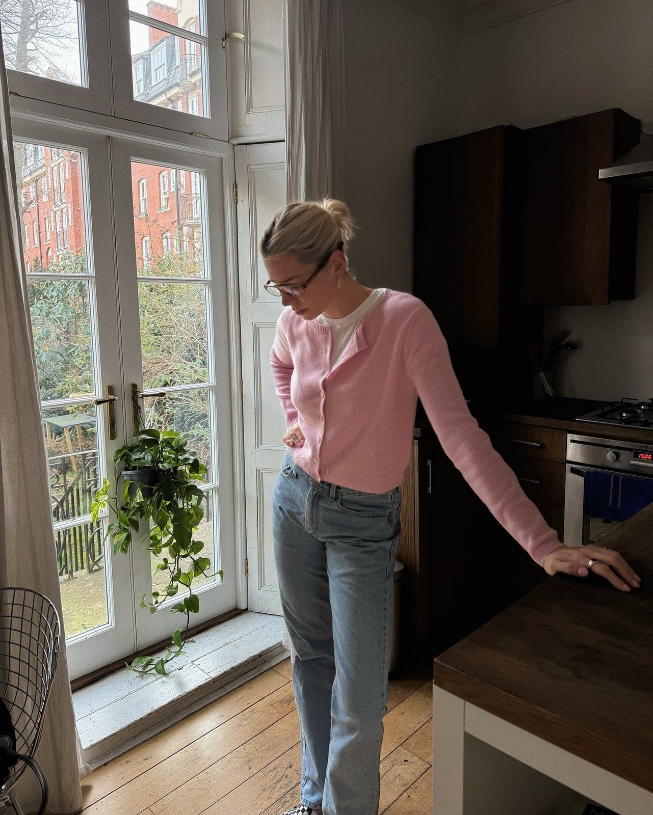 Fitted Pink Cardigan With White Top And Jeans — Aesthetic Pink Cardigan Outfit