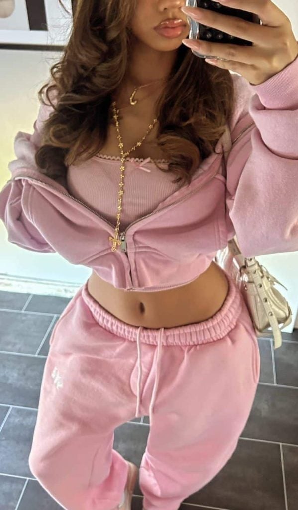 Cropped Pink Zip-Up Hoodie With Sweatpants — Aesthetic Pink Hoodie Outfit