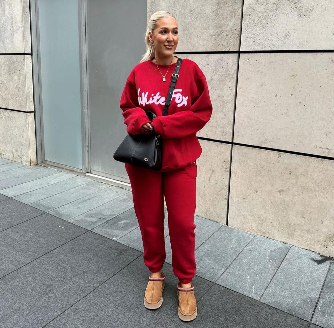 Red Fleece Sweat Suit With Crossbody Bag — Aesthetic Red Sweatpants Outfit