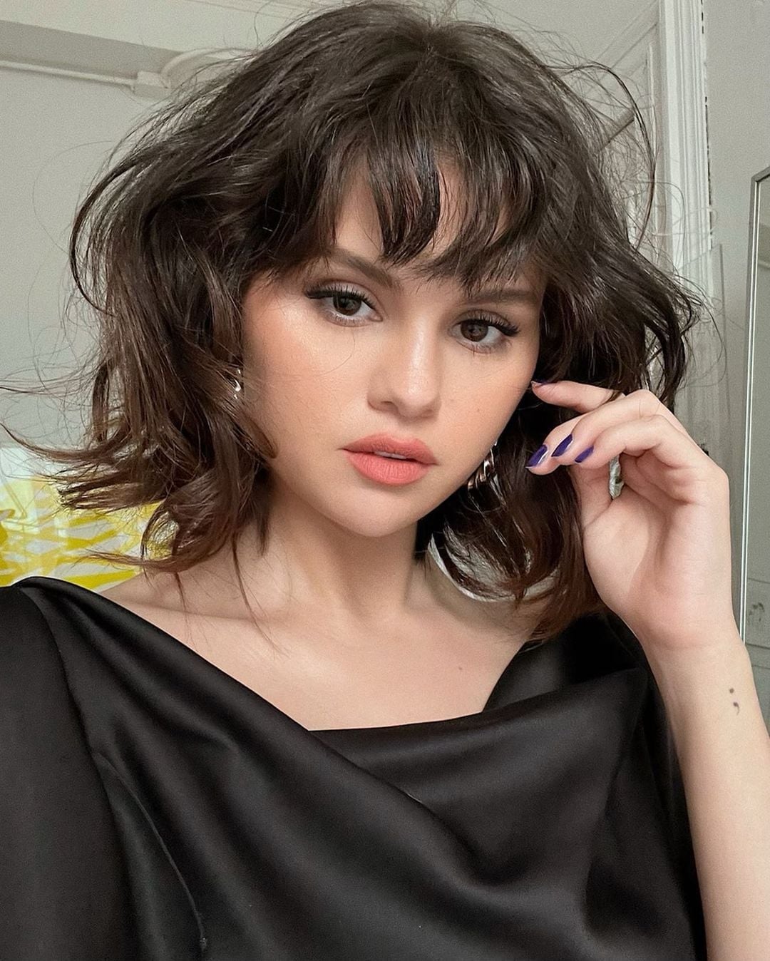 Collarbone Bob Textured Wavy Wispy Bangs — Aesthetic Short Hair Bob