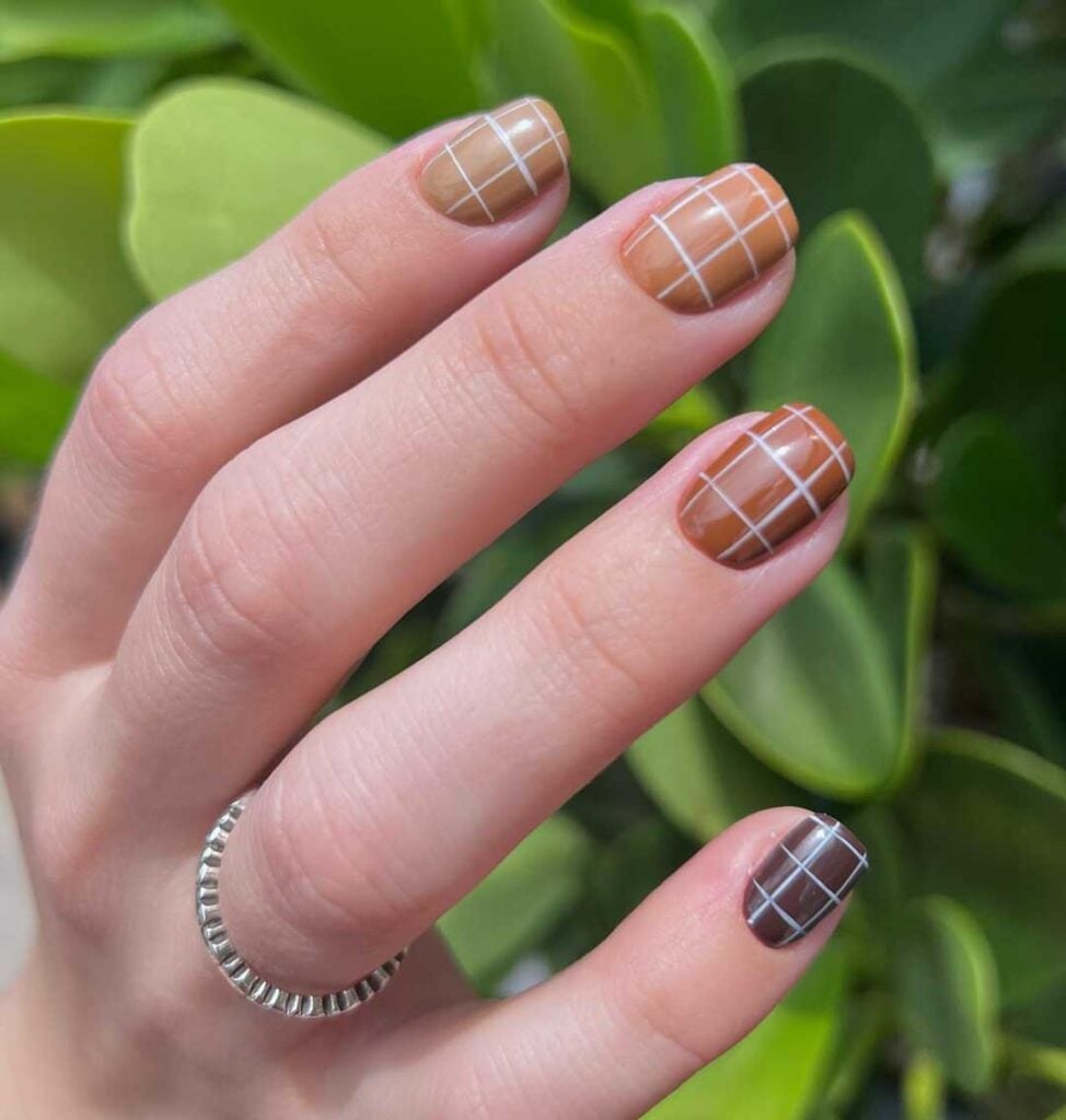 Medium Short Square Matte Plaid Grid Nails Medium Short Square Matte Plaid Grid Nails — Aesthetic University Nails