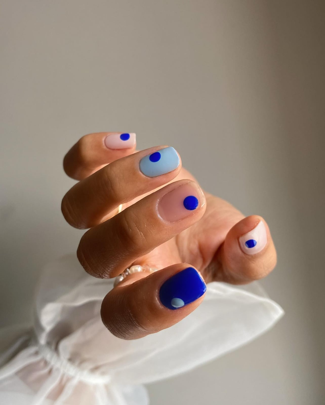 Short Oval Nude Blue Color Blocking With Dots Short Oval Nude Blue Color Blocking With Dots — Aesthetic University Nails